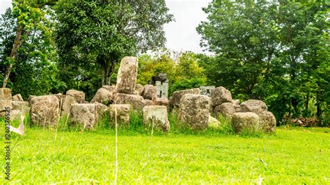 La Rebelión de Ratu Boko: Un Alzamiento Militares en la Java Central del Siglo VIII y Su Impacto en la Estructura Política de Srivijaya